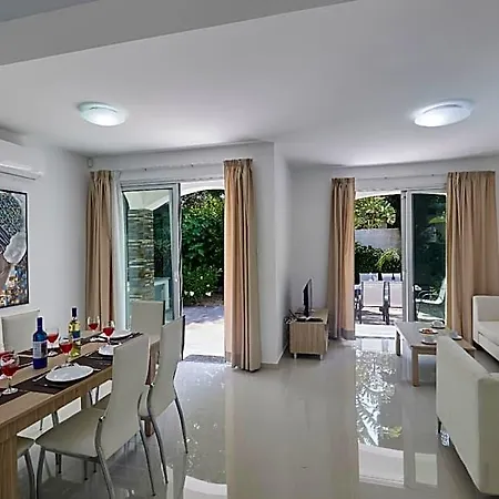 Hotel Simona Sl3 *